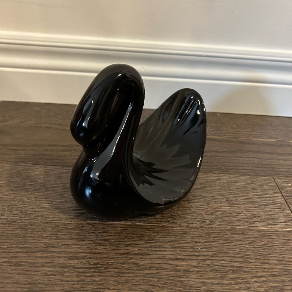 Elegant Black Swan Hand Towel Holder